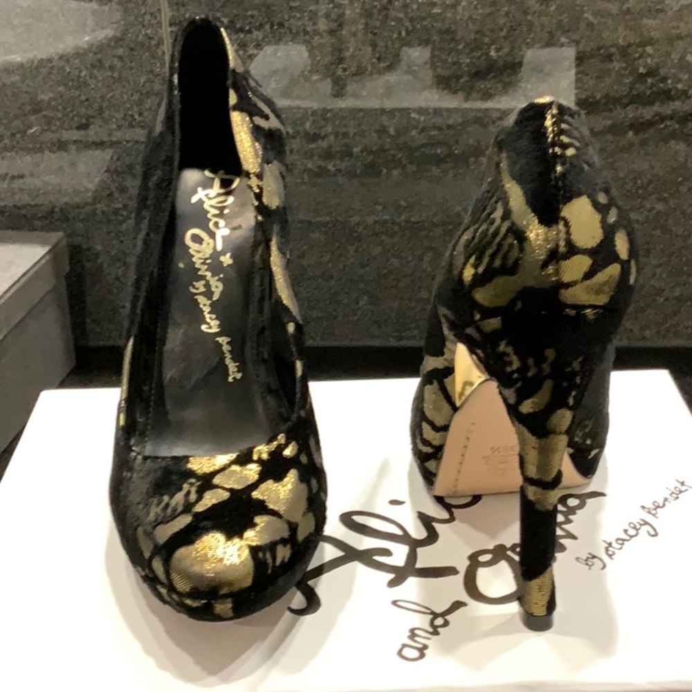 Black and gold velvet platform heels Alice and Olivia by Stacey Bendet